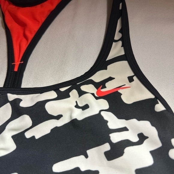 - Nike tank top Size L - Picture 3 of 15